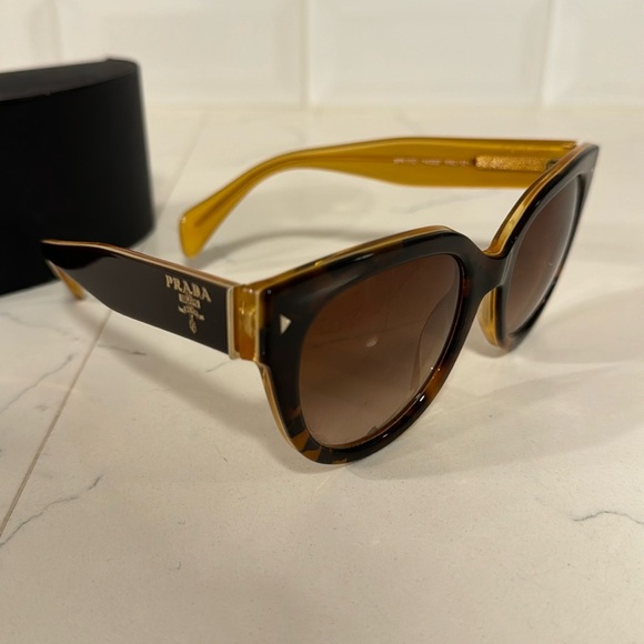 Prada oversize brown sunglasses - Picture 4 of 11